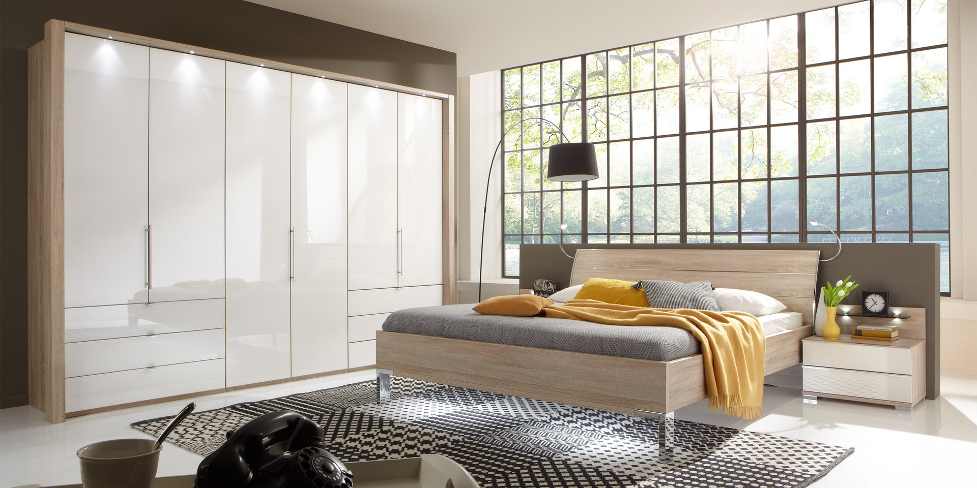 Schlafzimmer modern Schranksystem modern Loft Eiche sägerau Glas weiß